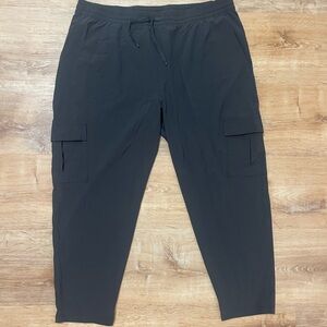 Patagonia women’s hike pant with cargo pockets - XL - great condition